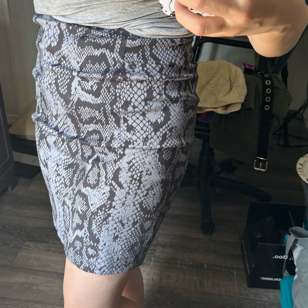 Lysse Charity Pencil Skirt NWT Snake Print M - Picture 8 of 8